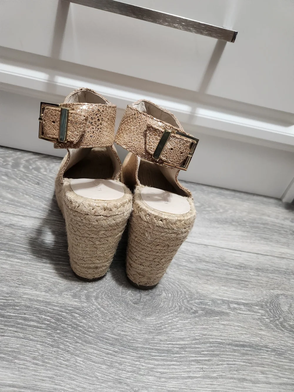 Kenneth Cole Open-Toe Wedge Espadrilles in Tan. Genuine leather. Size 9.5